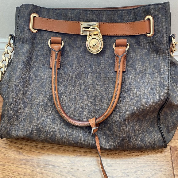 Beautiful Michael Kors Bag!!! - Picture 3 of 3